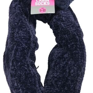 Warm And Snuggly Cabin Socks Black Size 9-11 NWT